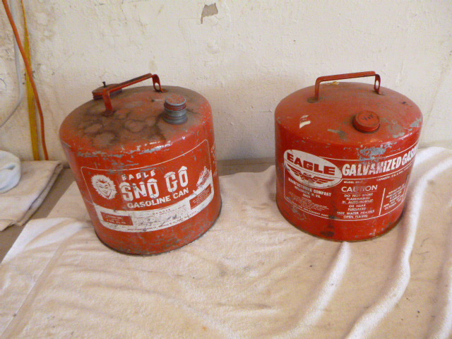 lot 175 image: 2 Metal Gas Cans