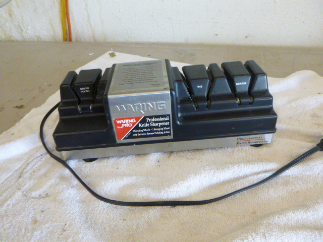 lot 187 image: Waring Professional Knife Sharpener