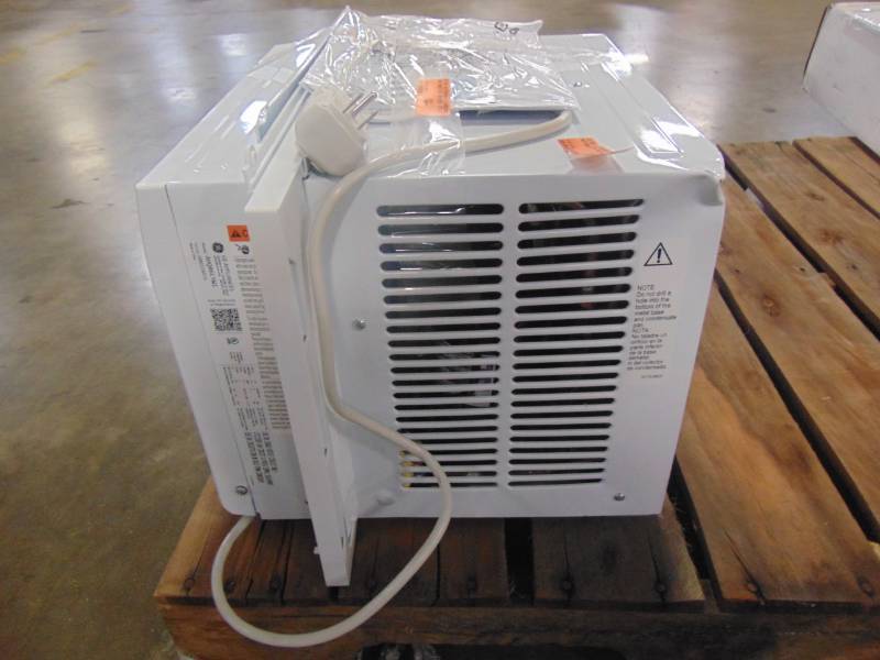 lot 5 image: GE 350-sq ft Window Air Conditioner with Heater (115-Volt 8000-BTU) AHE08AX