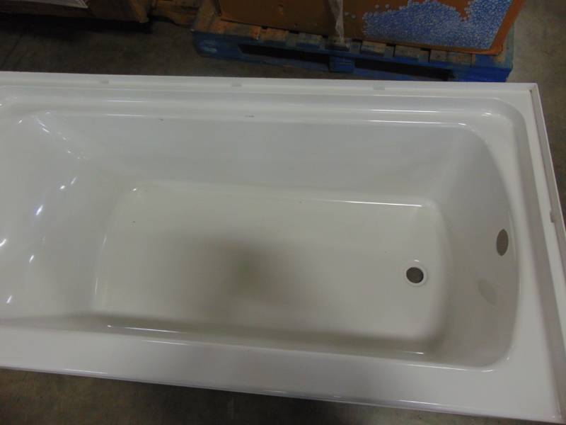 lot 10 image: Bathtub 30 x 60 Right Drain