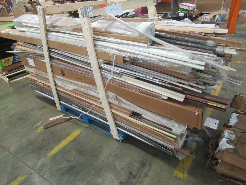 lot 304 image: Huge Pallet of Miscellaneous TrimMoulding.