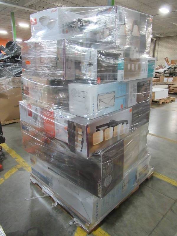 lot 359 image: WHOLESALE MIXED PALLET OF RETURNS - INDOOROUTDOOR LIGHTING