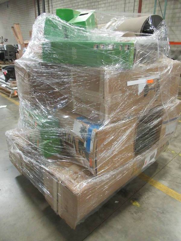 lot 366 image: WHOLESALE MIXED PALLET OF RETURNS - LAMINATE SHEETS AND VENEER COVERINGS