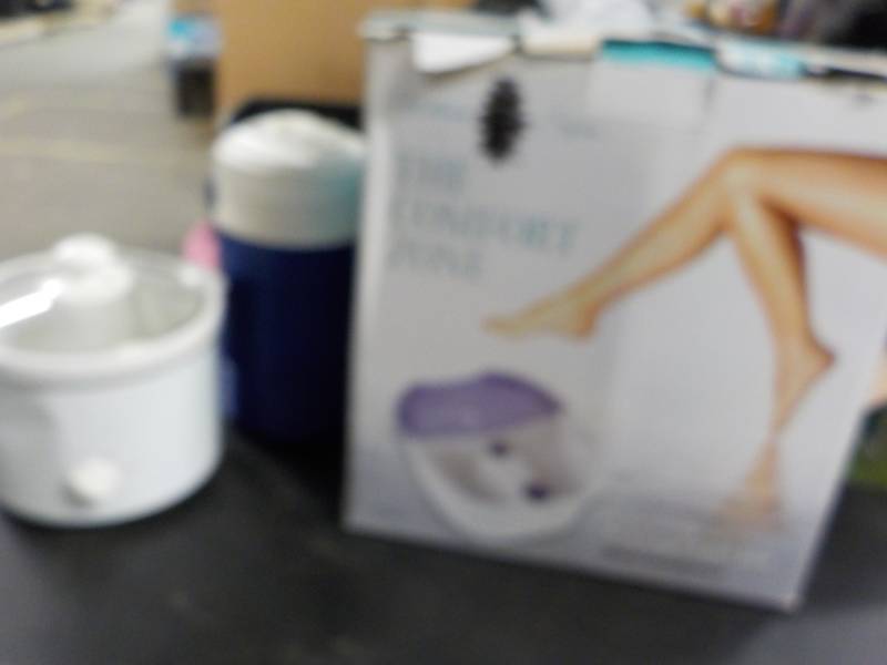 lot 8 image: The Comfort Zone Foot Massager, Cro...