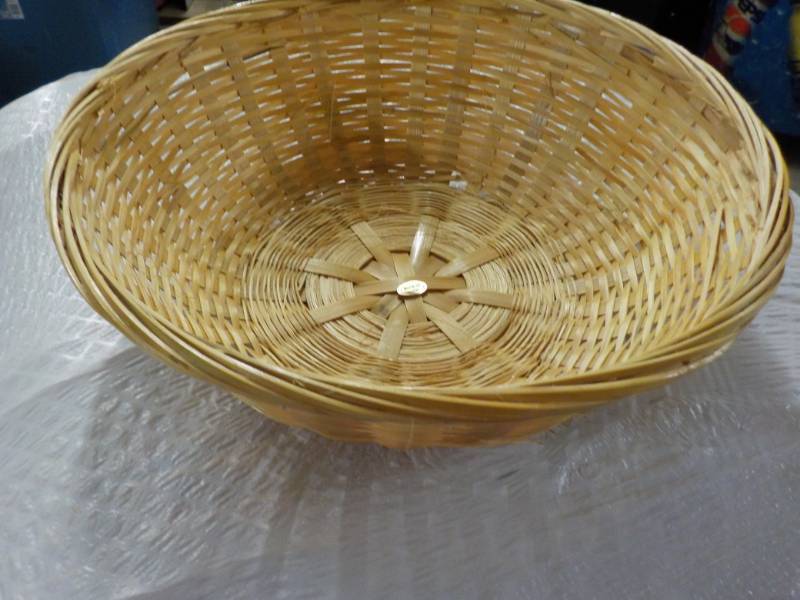 lot 16 image: 65 9 Baskets...
