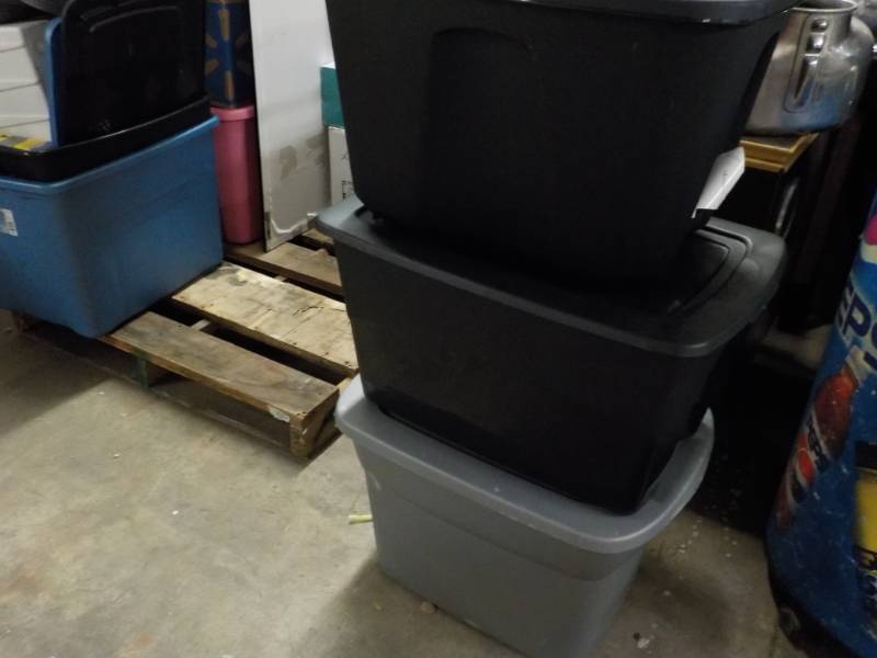 lot 17 image: 3 Covered totes...
