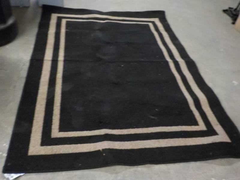 lot 19 image: 5 ft x 7 ft Area Rug...