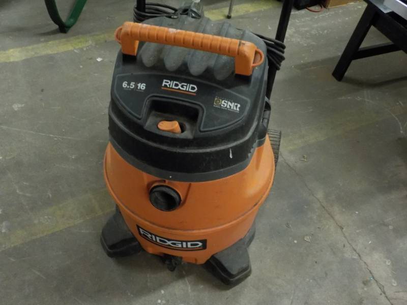 lot 24 image: Rigid 6.5 - 16 Gallon - works but n...