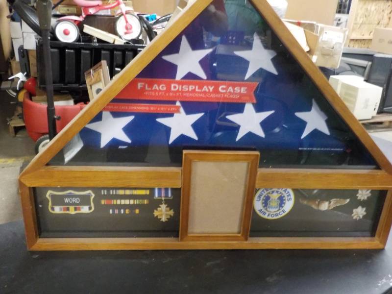 lot 26 image: Flag Display Case...