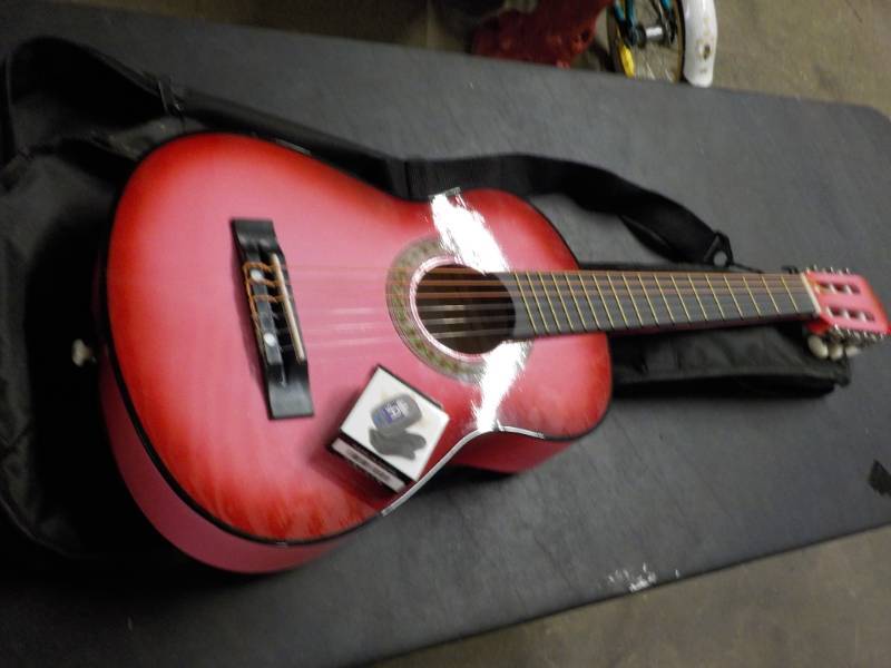lot 30 image: Beginners Guitar in Case...