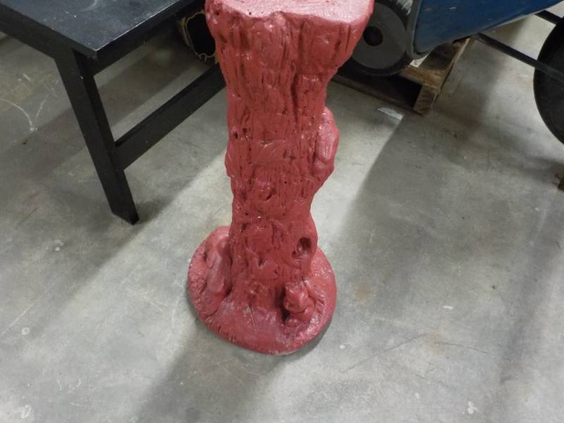 lot 31 image: Cement Bird Bath Base...