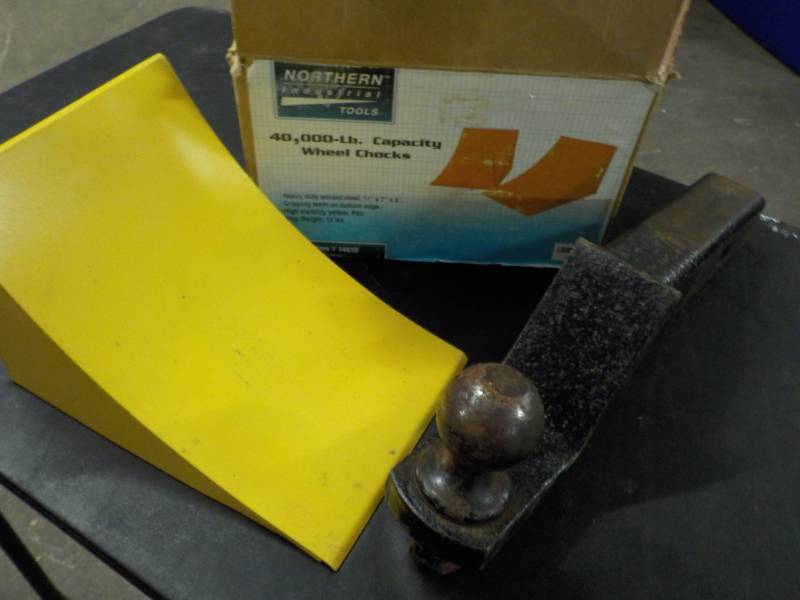 lot 45 image: 40,000 lb. Capacity Metal Wheel Chu...