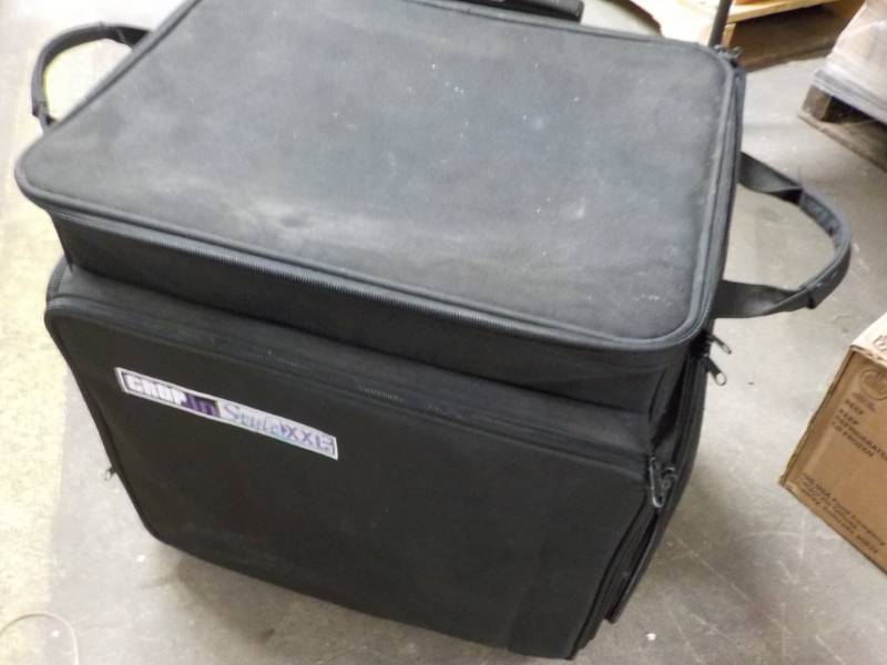 lot 64 image: Crop in StyleXXL Travel Bag...