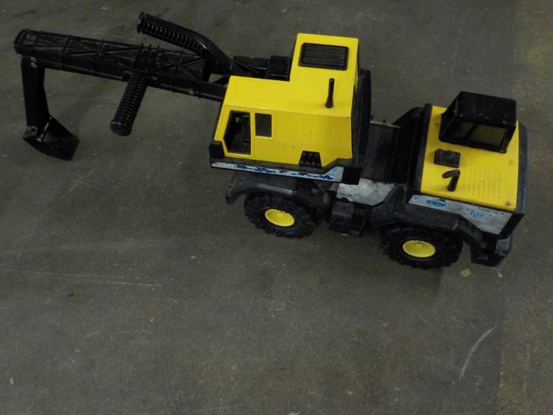 lot 87 image: Tonka Digger...