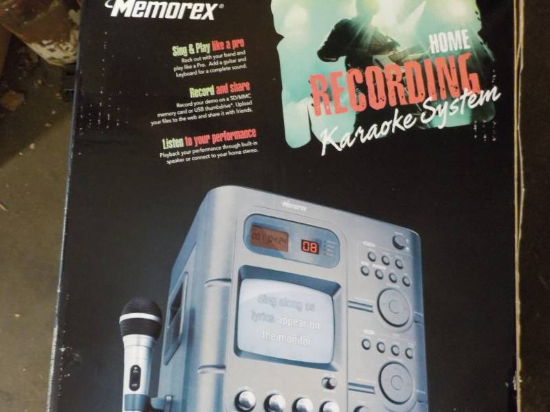 lot 97 image: Memorex Home Recording karaoke Syst...