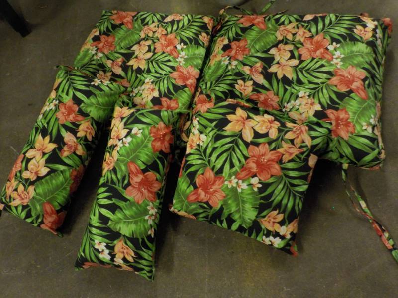 lot 112 image: Patio Cushion and Pillow...