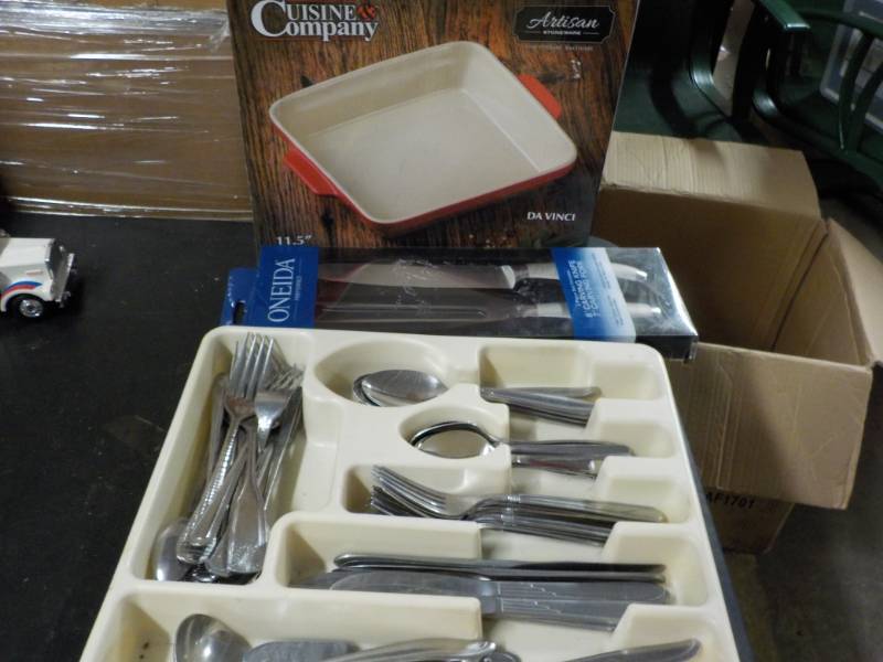 lot 122 image: Cuisine Com. 11.5 sq. Baking Dish, ...