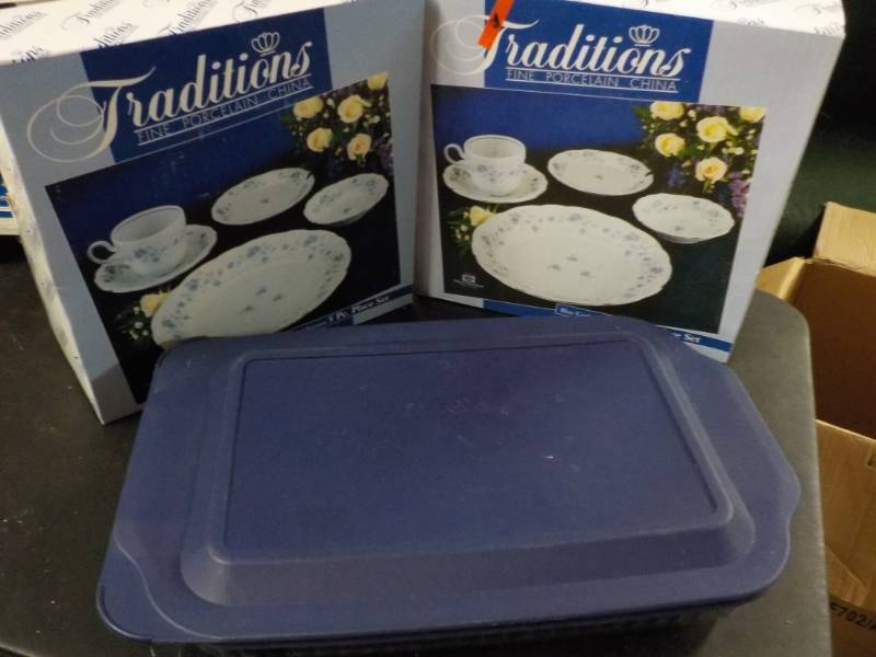 lot 126 image: 2 Tradition 5 Pc Plate Setting and ...