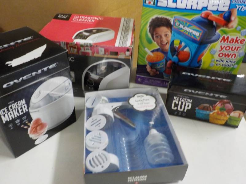 lot 136 image: Slurpee, Ice Cream Cup, Cookie Pres...