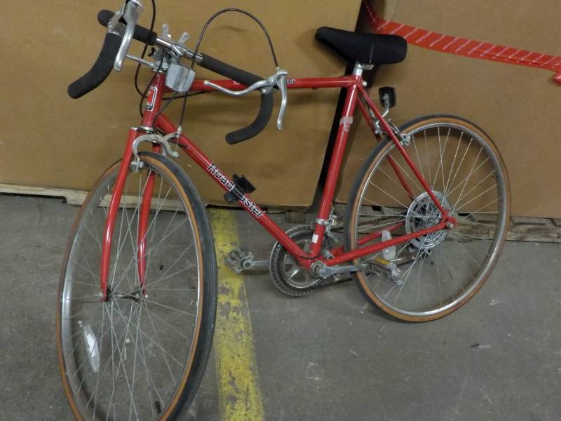 lot 192 image: 10 Speed Scorcher Bike...