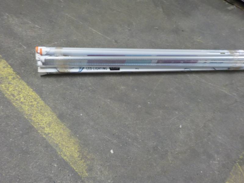 lot 193 image: 9 LED Bulbs...