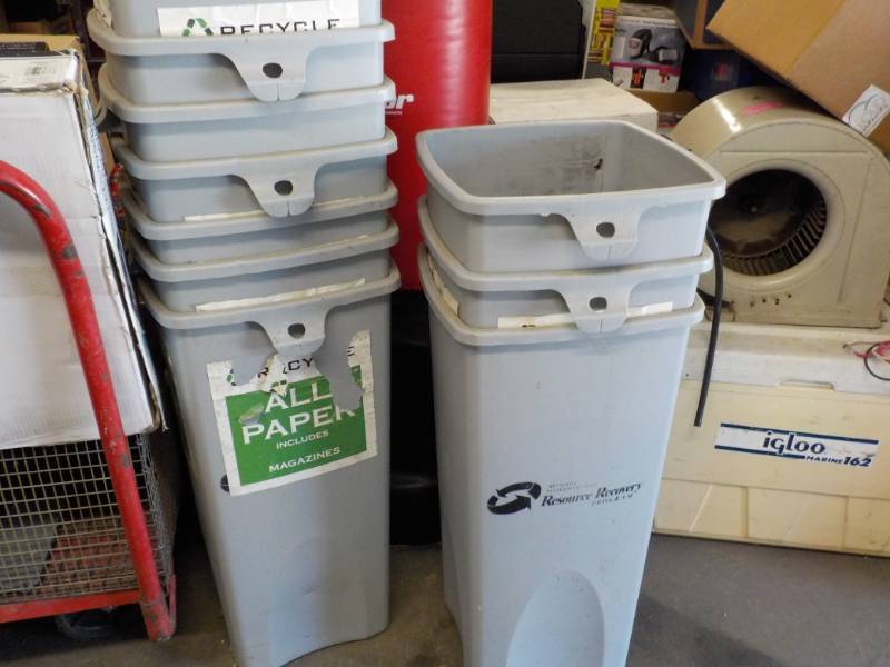 lot 194 image: 14 Recycle Containers...