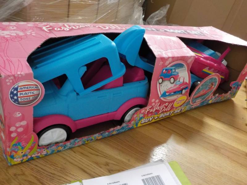 lot 197 image: SUV and Boat Set...