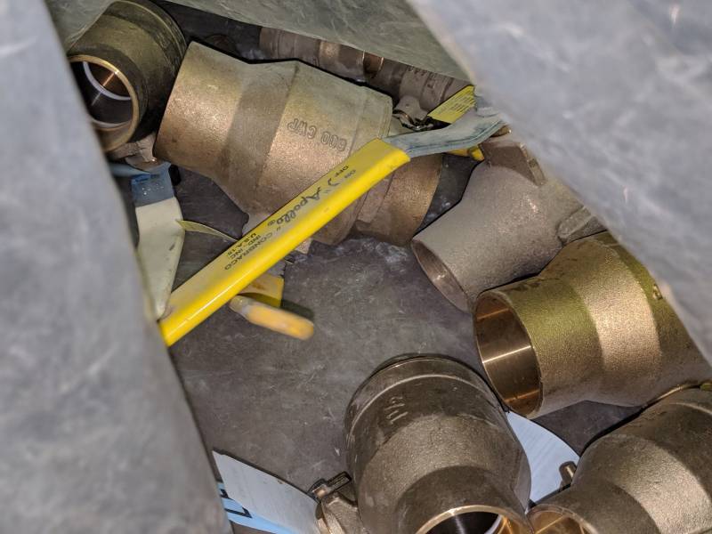 lot 390A image: Brass Shutoff Valve Fittings