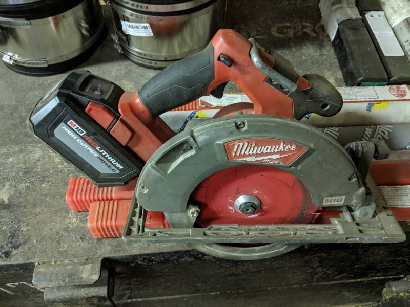 lot 404 image: Milwaukee M18V High Output 7-14in. Cordless Circular Saw