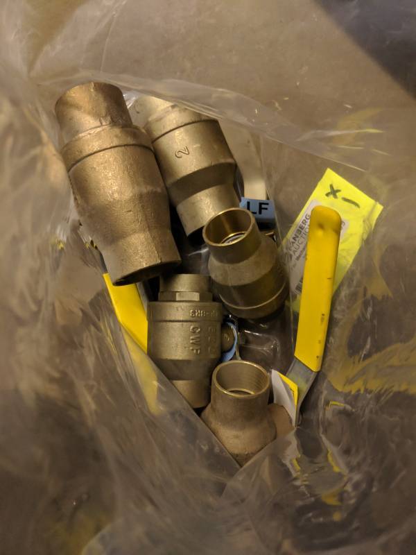 lot 409 image: Brass Shutoff Valve Fittings