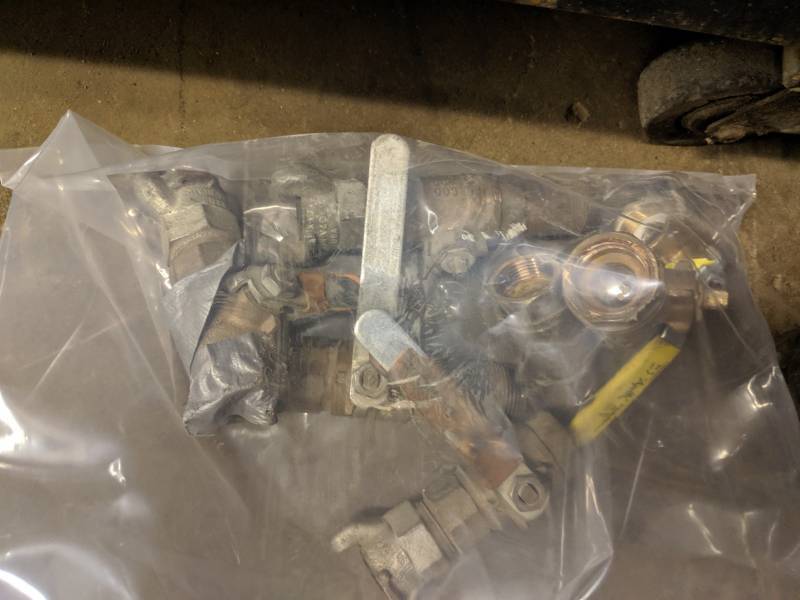 lot 410 image: Brass Shutoff Valve Fittings