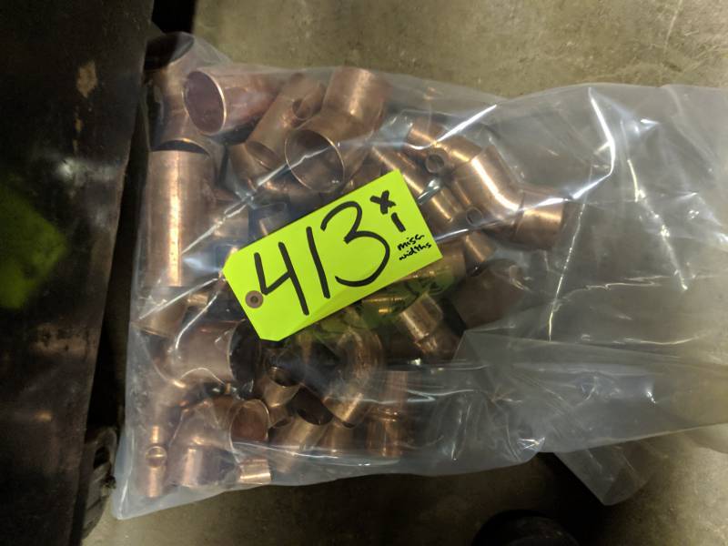 lot 413 image: Brass Pipe Fittings