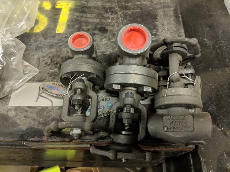 lot 418 image: Lot of (3) Bonny Forge 34in.-8001in.-800 Shutoff Valves