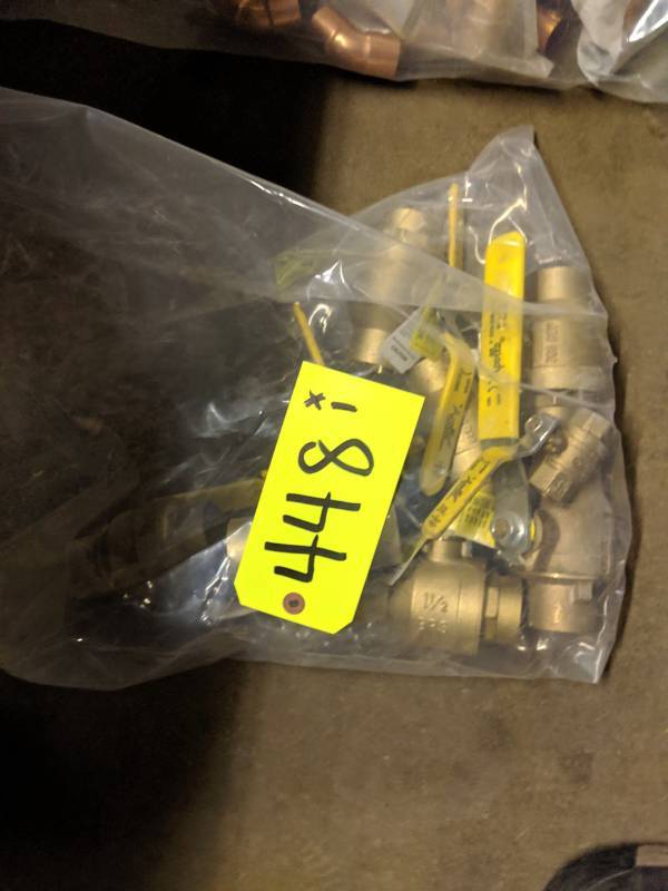 lot 448 image: Brass Shutoff Valve Fittings