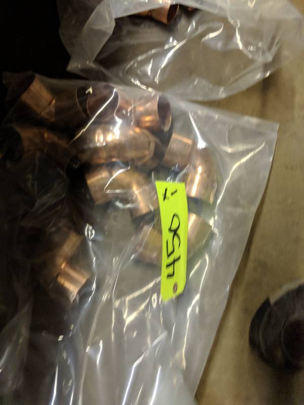 lot 450 image: Brass Pipe Elbow Fittings