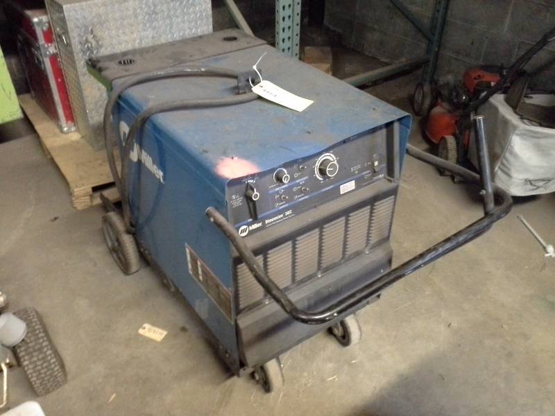 lot 112 image: Miller Dimension 302 CCCV-DC Welding Power Source