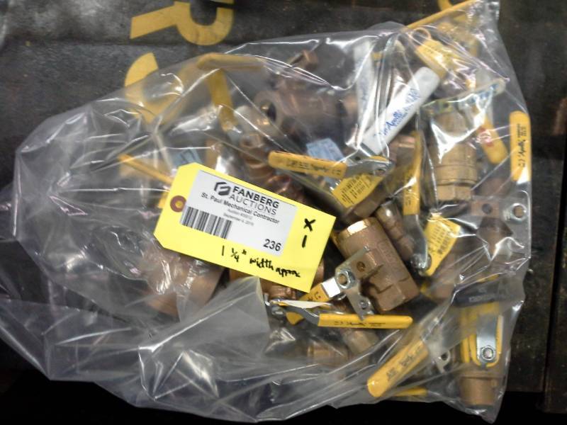 lot 236 image: 1-14in. Brass Pipe Fittings
