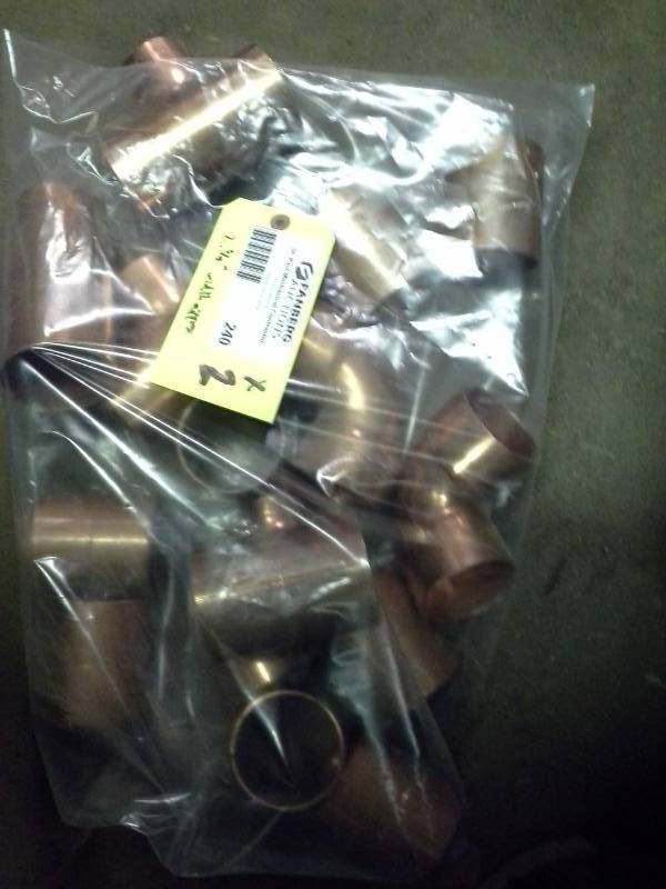 lot 240 image: 2-34in. Brass Pipe Fittings