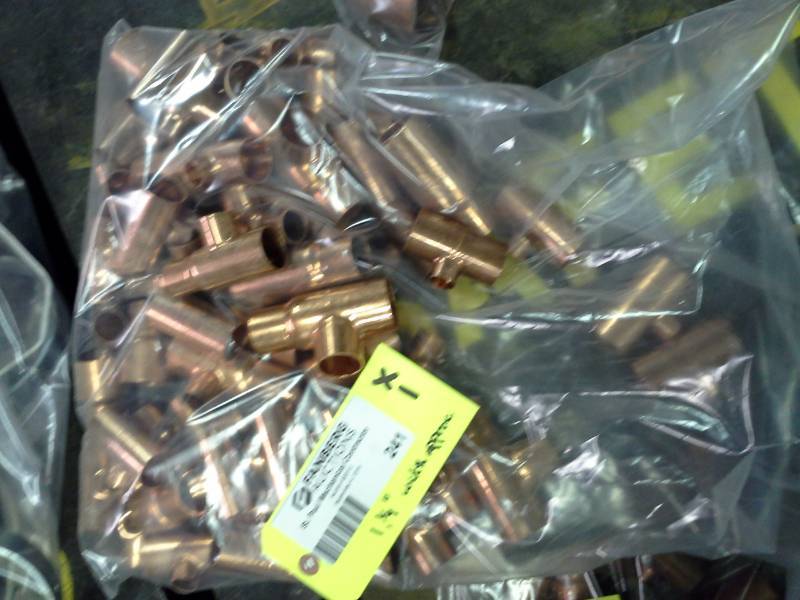 lot 241 image: 1-14in. Brass Pipe Fittings