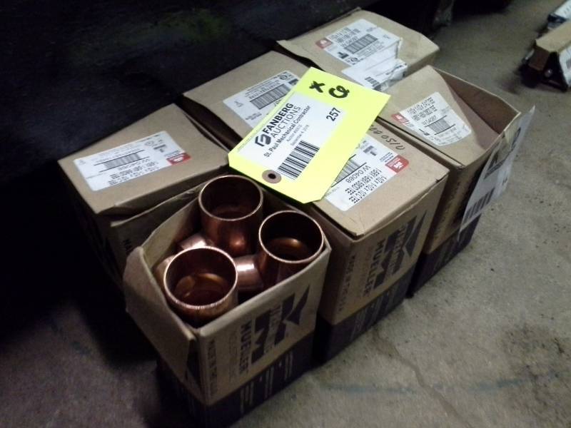 lot 257 image: Lot of (12) Mueller 1-12 x 1 x 1 C Tee 1-58 x 1-18 x 1-18 Tee W04097 Brass Pipe Fittings