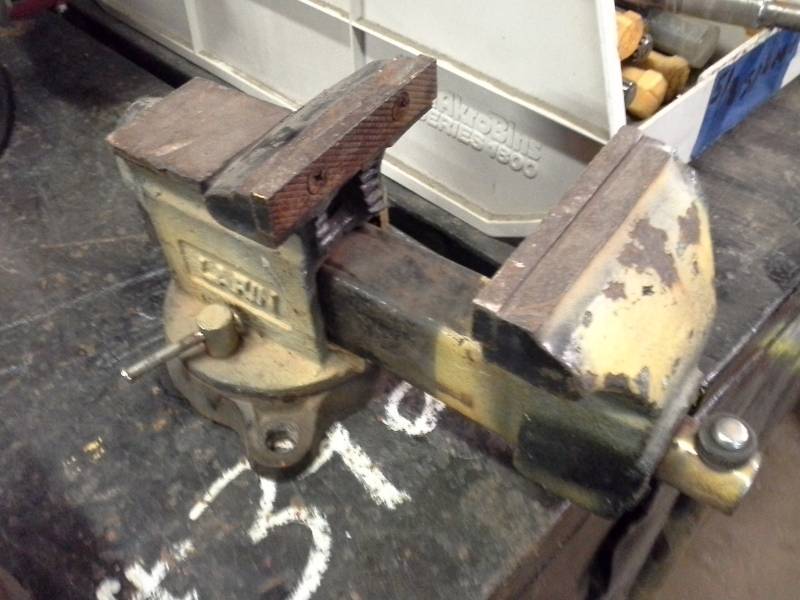 lot 271 image: 4in. Bench Vise