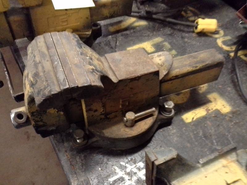 lot 272 image: 5in. Bench Vise