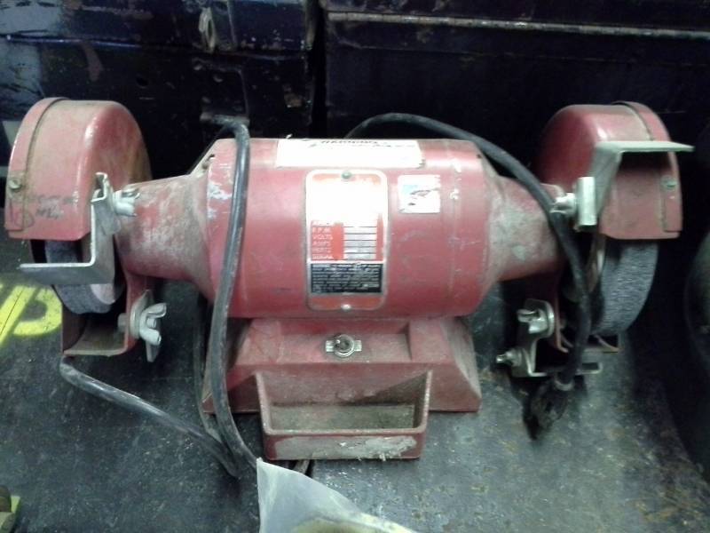 lot 277 image: Milwaukee 6in. Dual Head Bench Grinder 4935