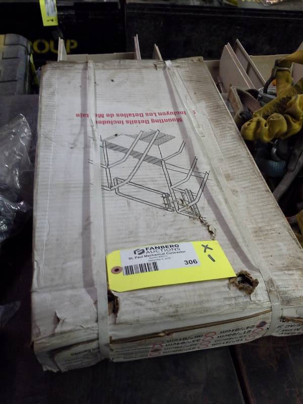 lot 306 image: FabEnCo 24in. A-Series Self-Closing Safety Gate