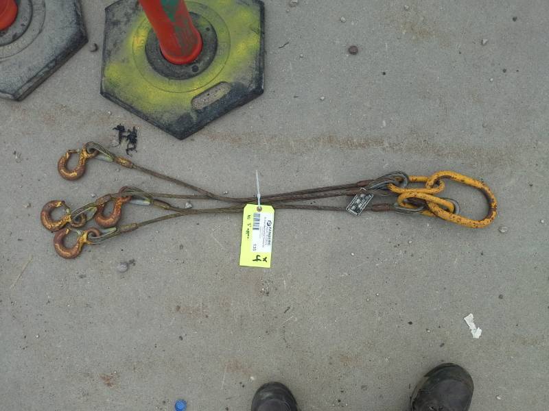 lot 135 image: Lot of (4) Steel Cable with Crimped Loop and Eye HookCable Hook