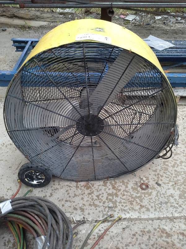 lot 163 image: 36in. Drum Fan