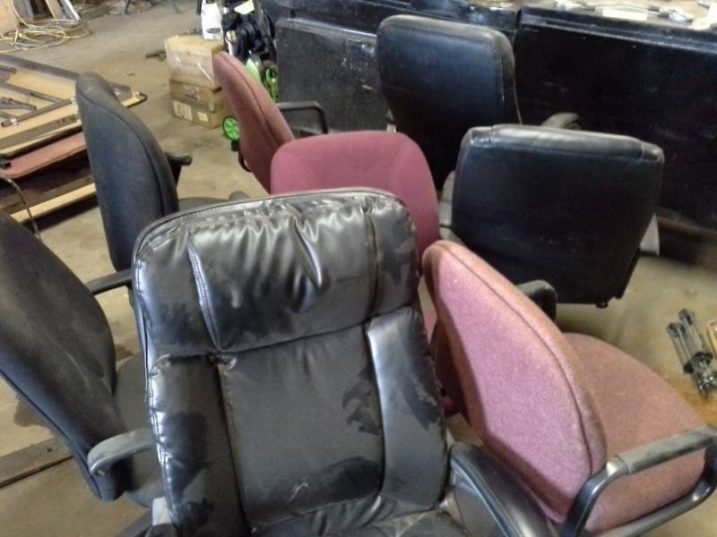 lot 172 image: Lot of (7) Rolling Office Arm Chairs