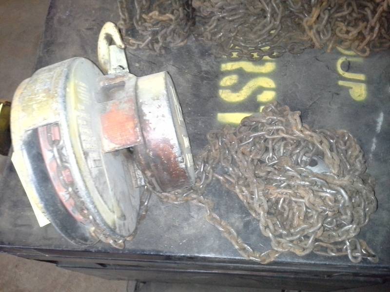 lot 174 image: CM Cyclone 12-Ton Chain Lift