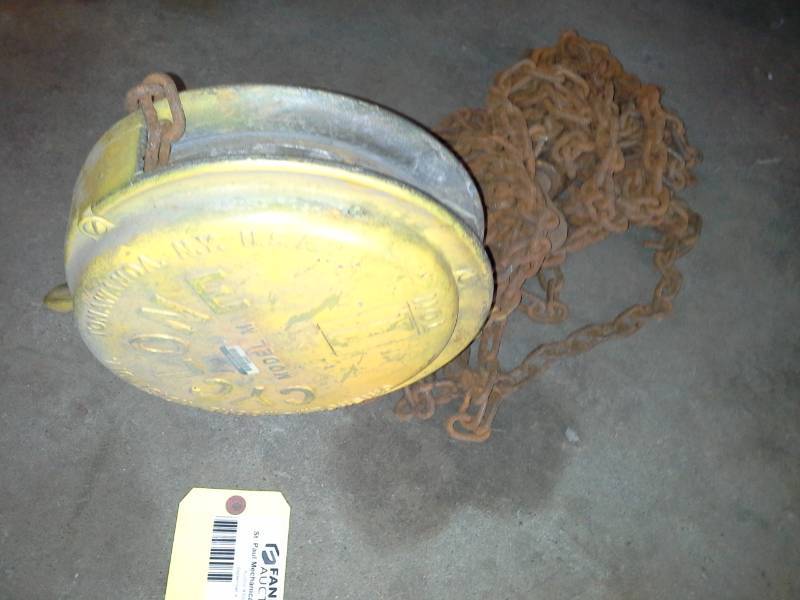 lot 176 image: CM Cyclone 1-Ton Chain Lift