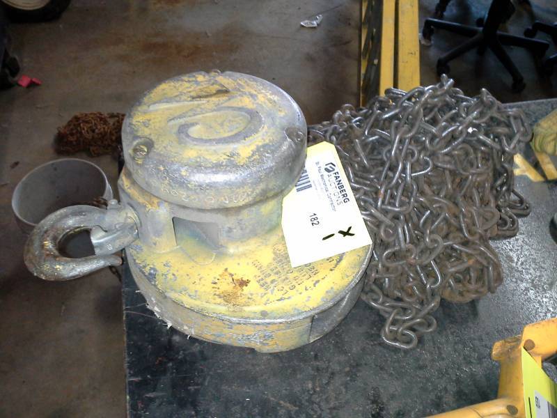 lot 182 image: CM Cyclone 1-Ton Chain Lift
